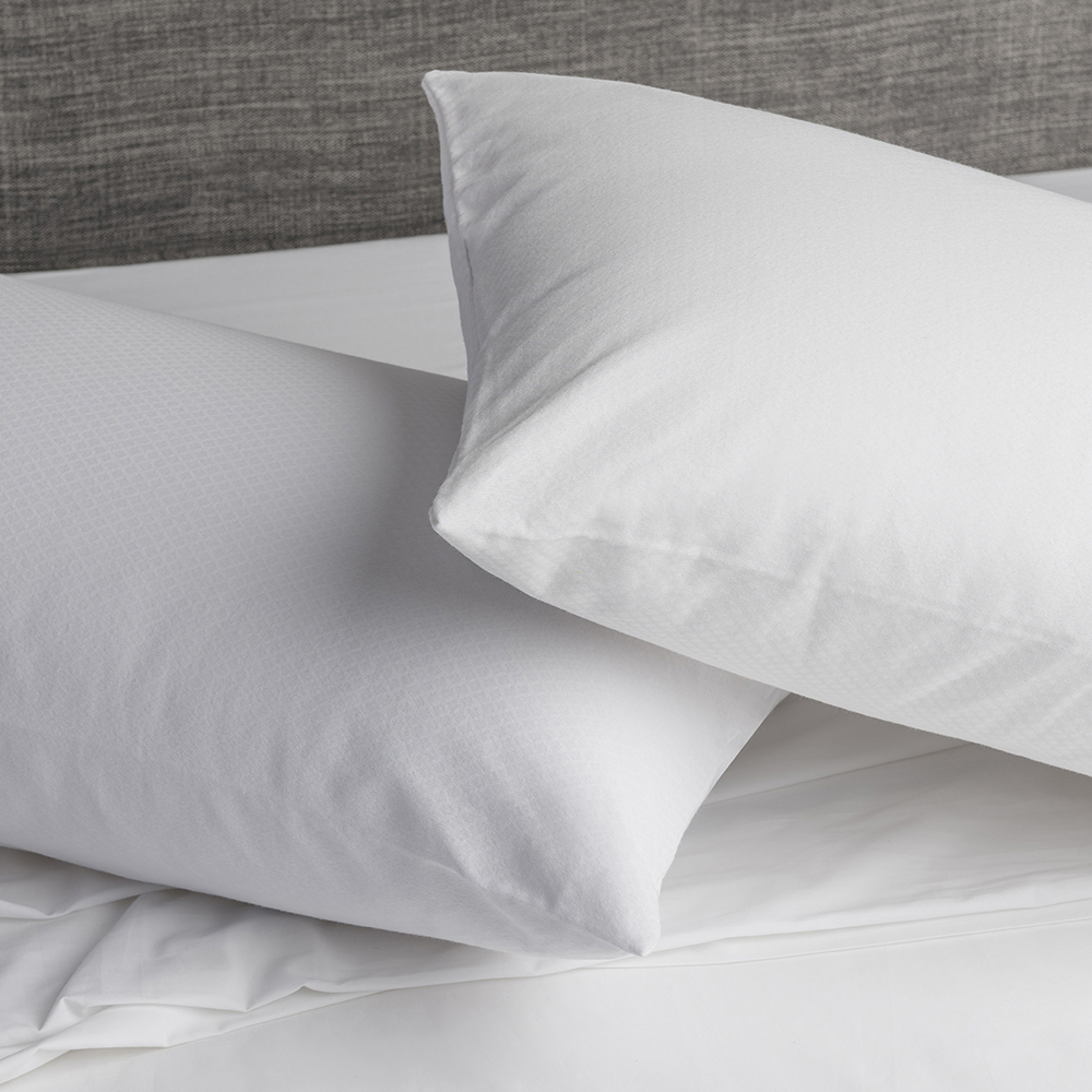 Thermo-regulating pillowcase