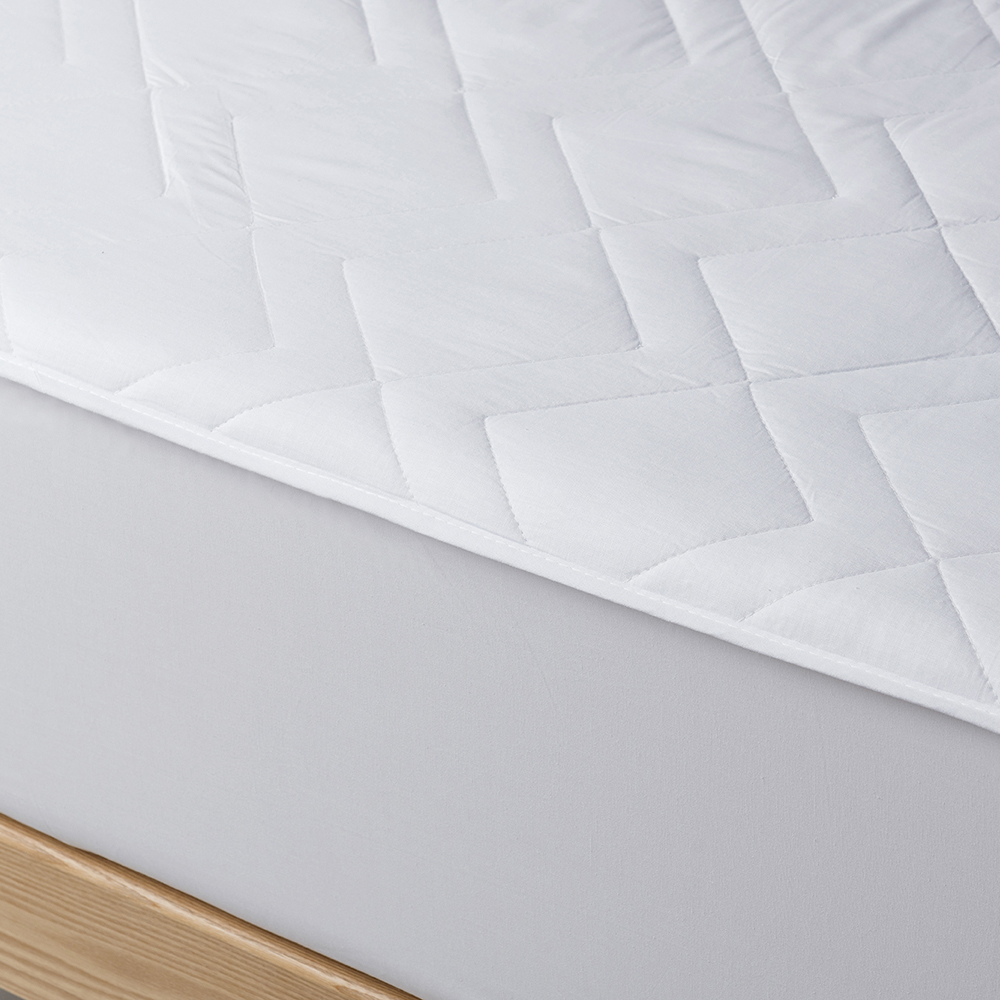 Basic Reversible Quilted mattress protector