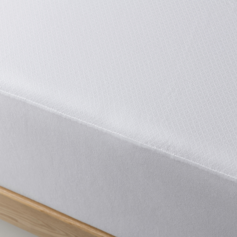 Thermo-regulating fitted sheet